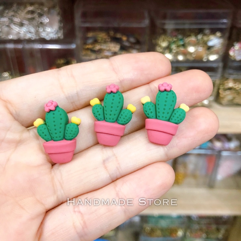 Charm xương rồng