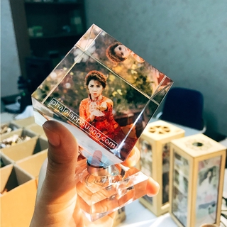 Pha lê lập phương in hình LIGHT (đế xoay, đèn led chạy pin)