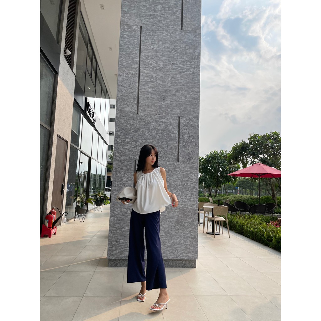 Sleeveless blouse- áo lụa cộc tay