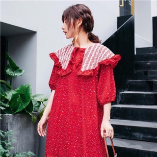 Đầm đỏ oversize có dây đính kèm