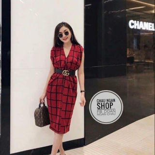 Đầm suông caro đỏ cổ v nhúng ngực