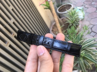 Dây đồng hồ da cá sấu màu đen
