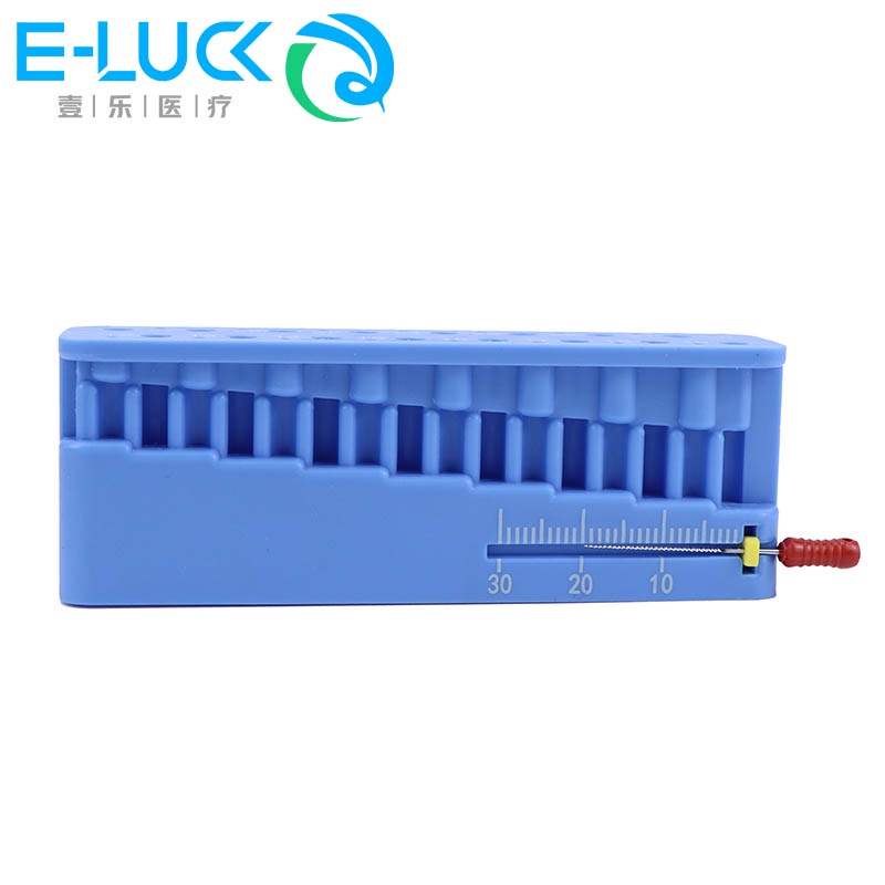 1 cây thước đo bằng nhựa trong nha khoa