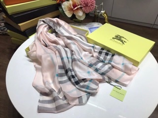 Khăn lụa Burberry