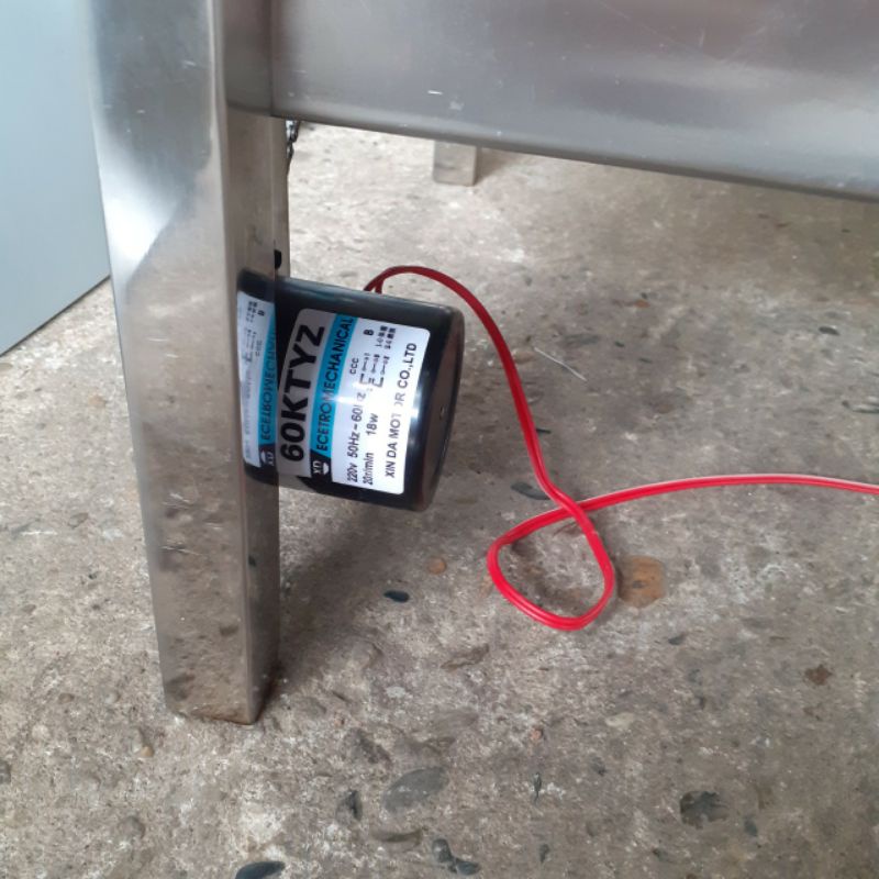 Máy nướng thịt chả quay gà vịt tự động bằng inox 6 xiên