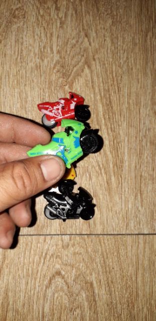 Một chiếc siêu xe mô tô bằng nhựa chạy chớn rất đẹp 2020