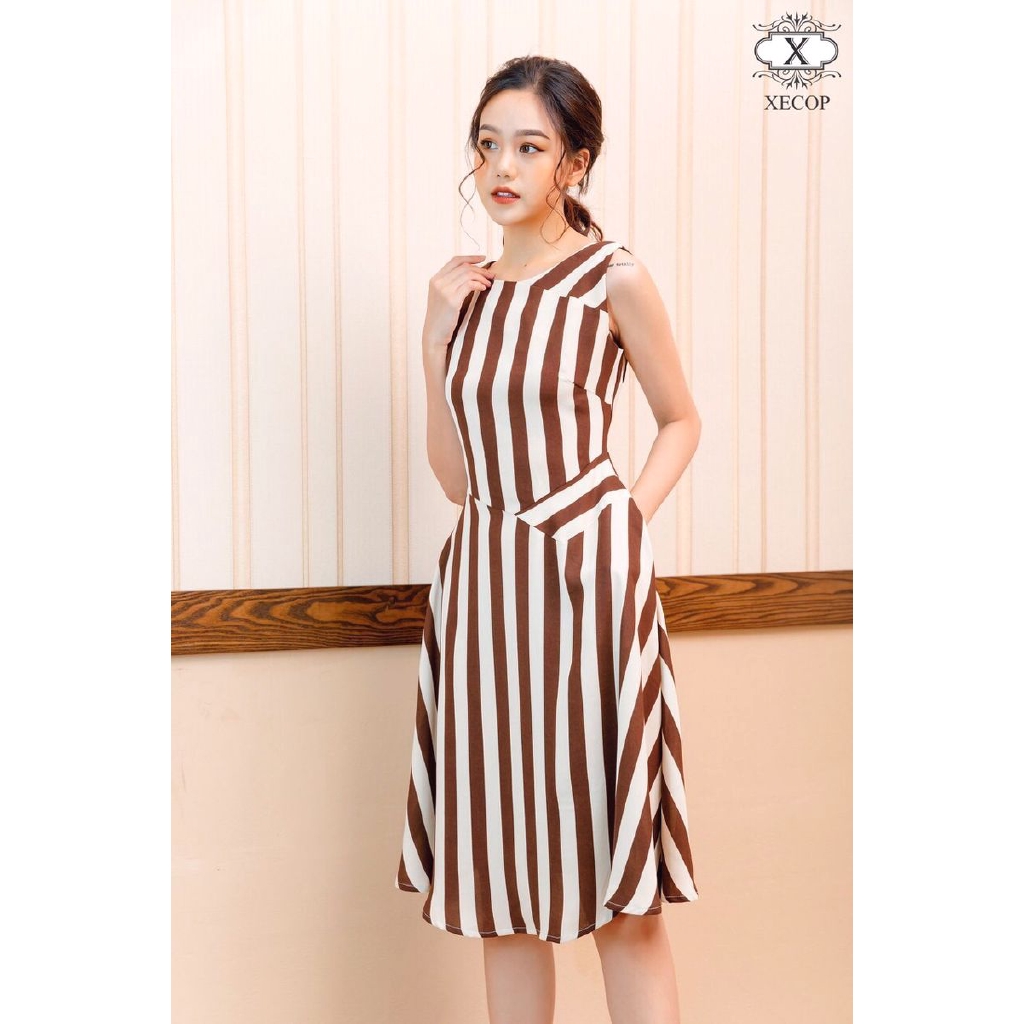 Váy Xecop kẻ sát nách