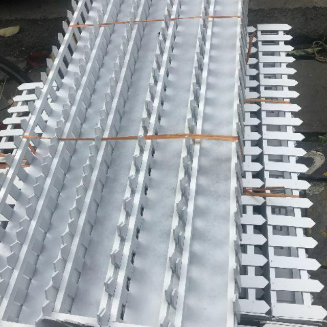 Chậu hàng rào gỗ hoa 50cm hàng sẵn. Có bán riêng chậu 50cm, 100cm