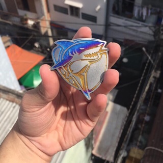 Tem logo titan cá mập có keo sẵn