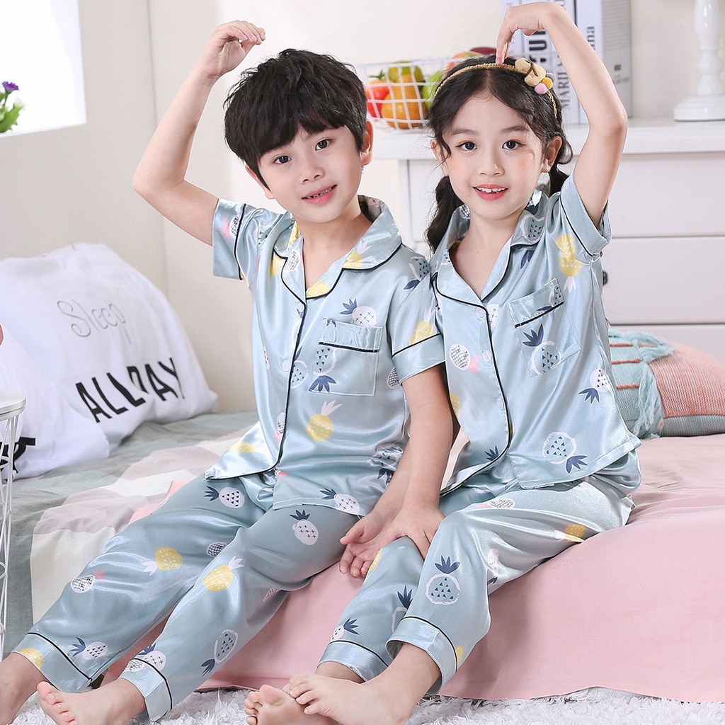 Bộ Quần Áo Ngủ Tay Ngắn Bằng Vải Lụa Cho Bé Trai Và Bé Gái