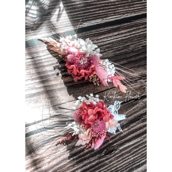 Combo hoa cài áo chú rể và xược tóc cô dâu