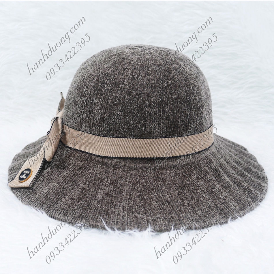 Mũ bo nhung vành xếp ly có thắt nơ chữ H, hàng quảng châu vành rộng 8cm, phía trong có 2 dây rút ở vành đai phù hợp cho