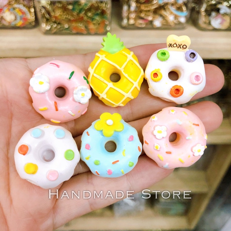Charm bánh vòng hoa quả