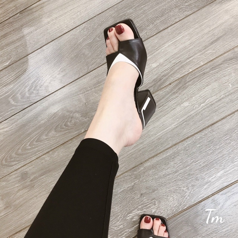 Guốc kẹp xỏ ngón prada
