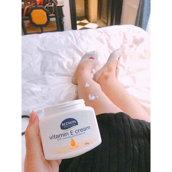 KEM DƯỠNG THỂ ÚC REDWIND VITAMIN E VÀ ANH THẢO