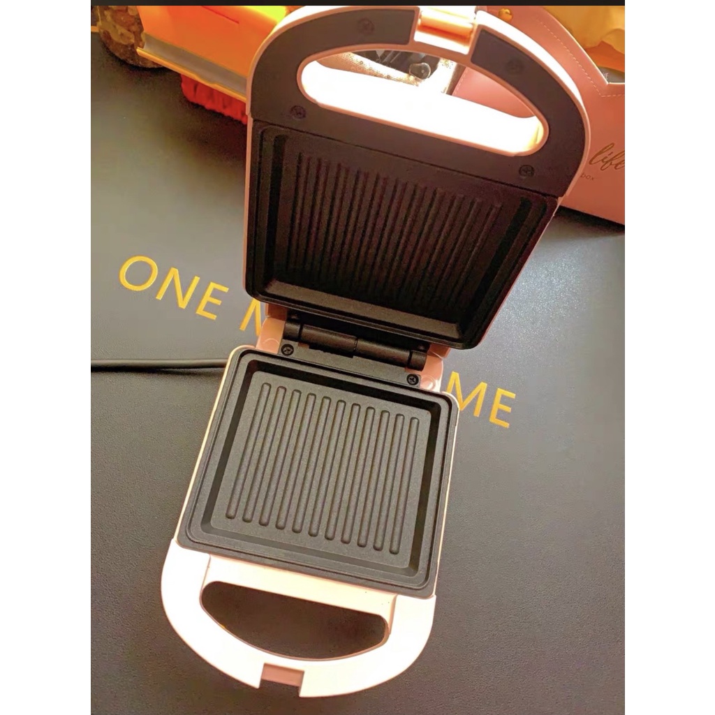 Máy làm bánh mì sandwich tiện dụng