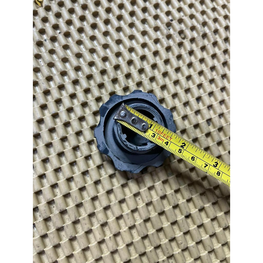 Nắp đổ dầu nhớt cy 6 cánh