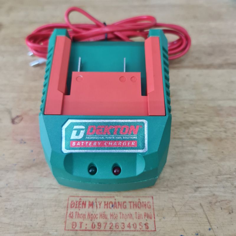 Sạc pin Dekton 21V chính hãng mẫu mới M21-S24 chân pin phổ thông Makita