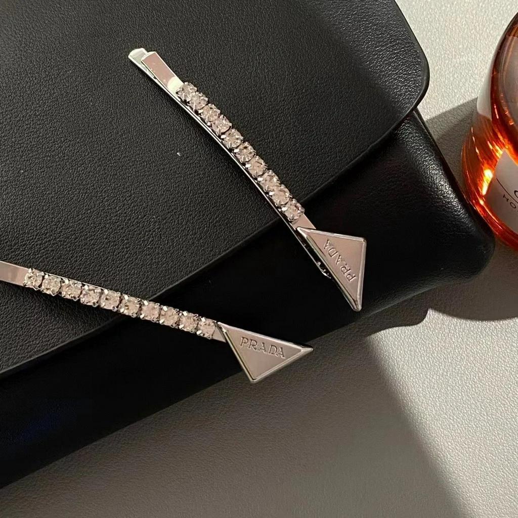 Kẹp Tóc Kim Loại Trang Trí logo Tam Giác Đính Pha Lê Mới 2023