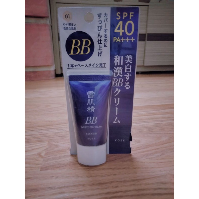 white  bb Cream là kem nền giúp làm đẹp da và đặc biệt có khả năng chống nắng cao nhờ hoạt chất chống nắng spf 40 pa+++