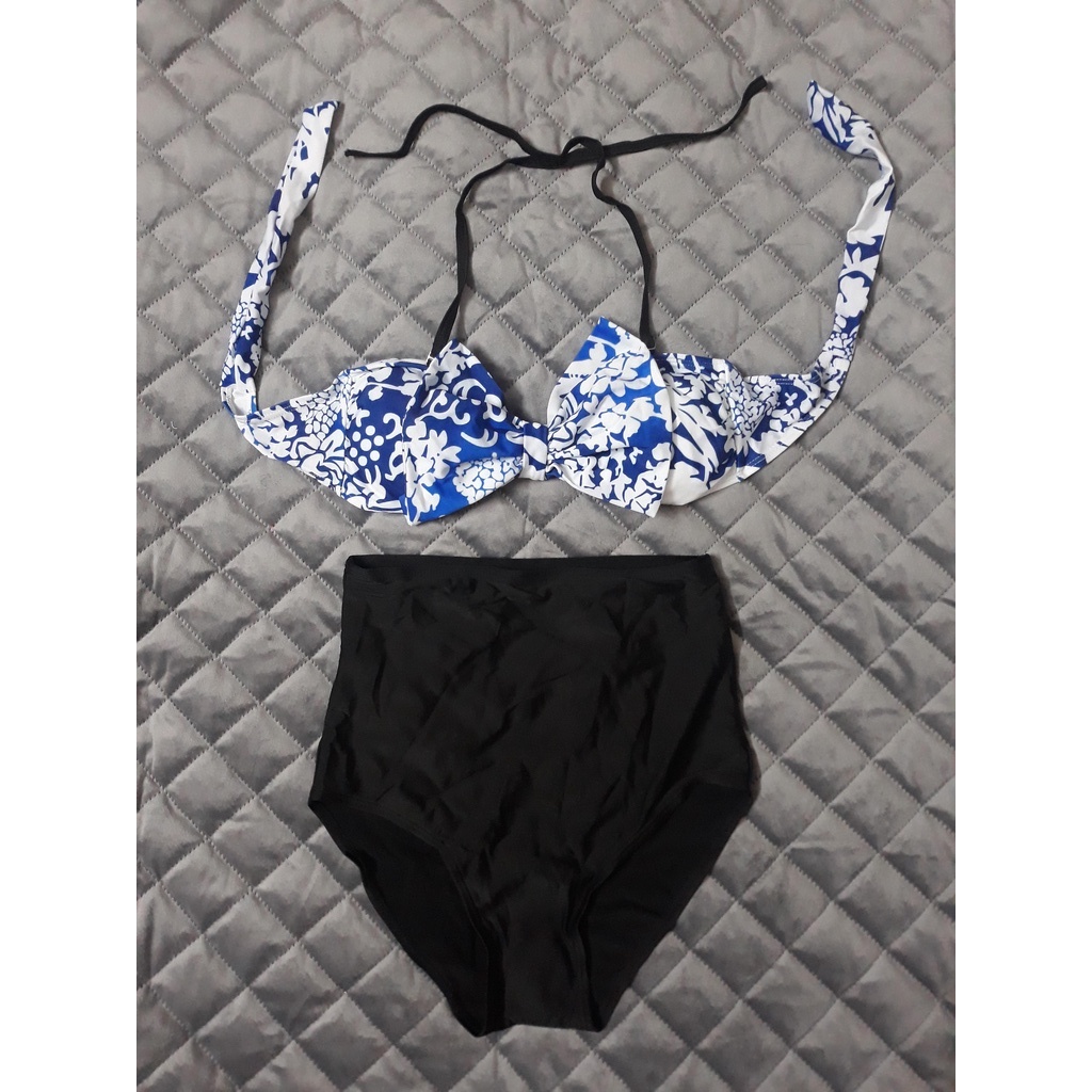 BIKINI HAI MẢNH HOA TRẮNG XANH