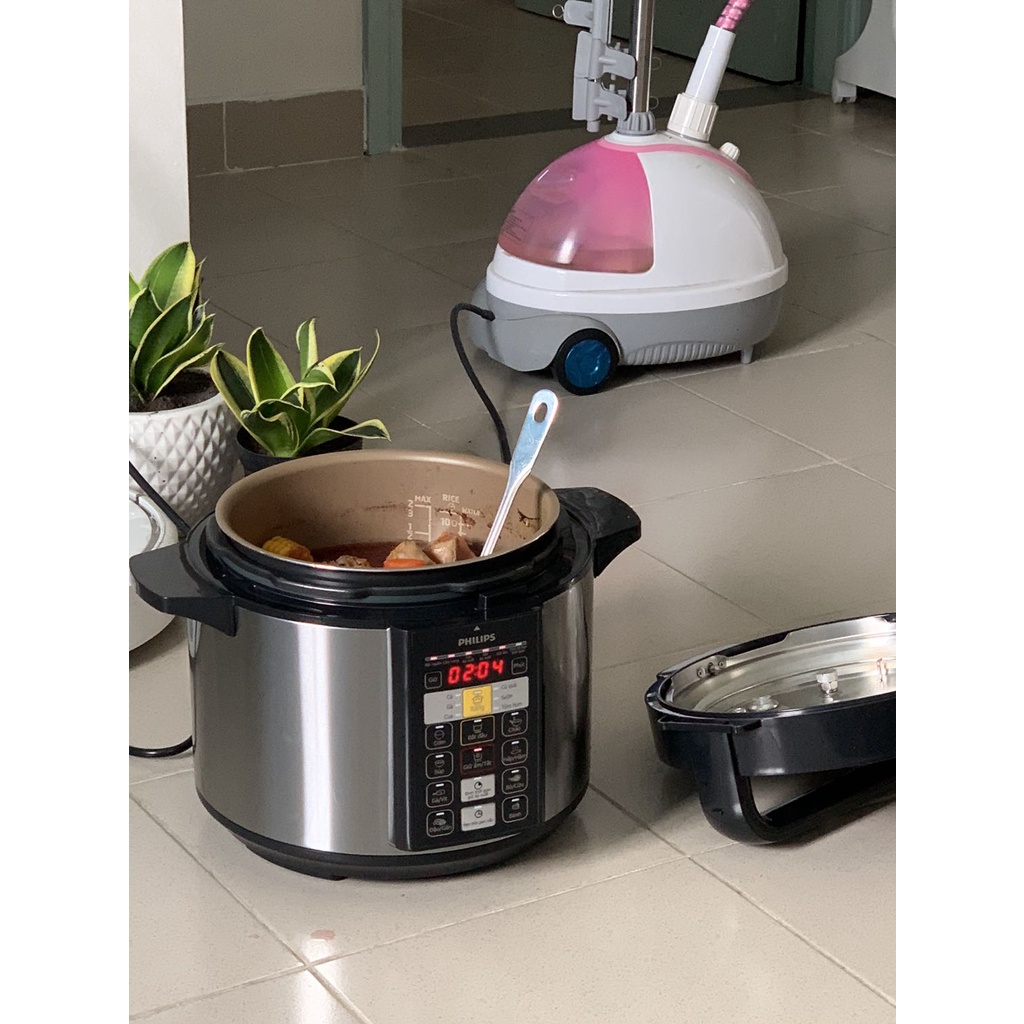 Nồi áp suất điện tử Philips HD2137 6 lít và HD2136