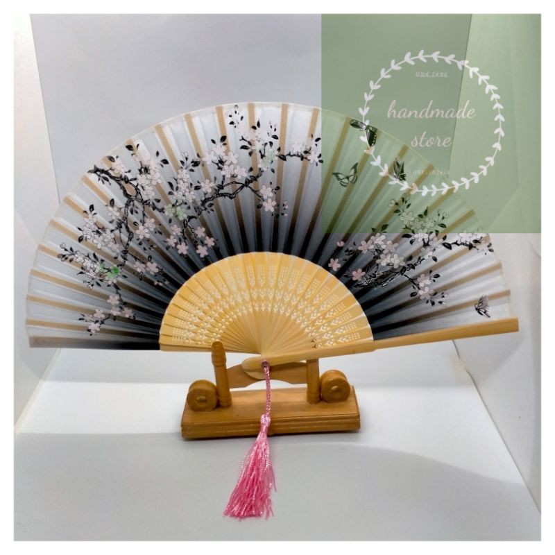 Quạt Cổ Trang lụa thân tre có tua - quạt siêu nhẹ và mát