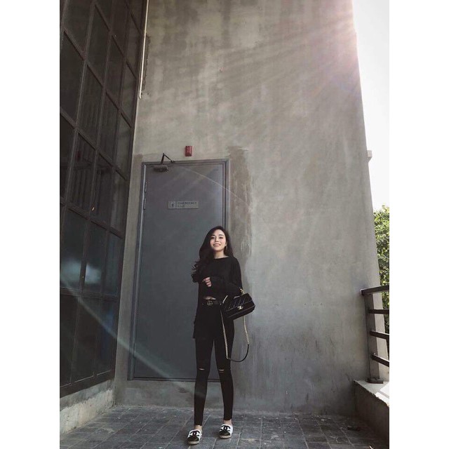 Quần jeans đen cạp cao rách 2 gối (Giá tốt)