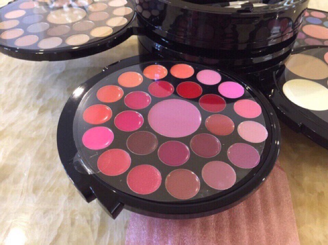 XẢ KHO THU HỒI VỐN_BỘ TRANG ĐIỂM THẦN THÁNH Douglas" của Thế giới  makeup_Hàng Xách Tay Đức_ | BigBuy360 - bigbuy360.vn