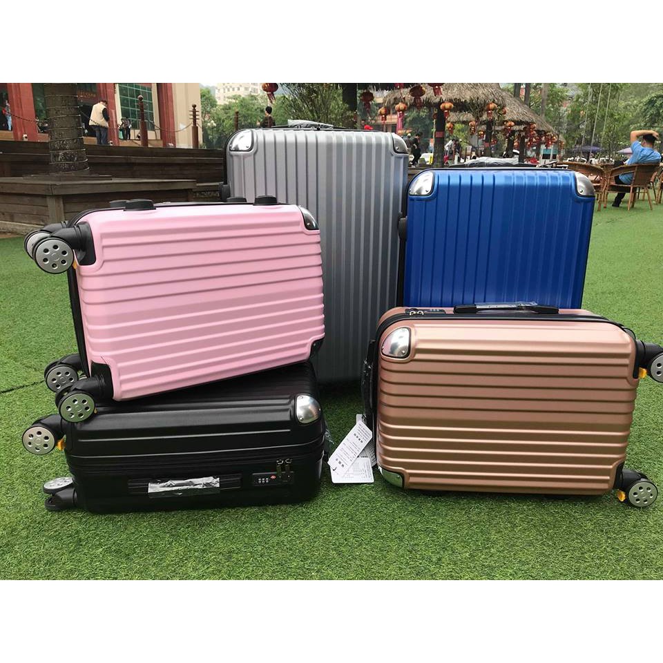 Vali 28inch có thể nới rộng dành cho các bạn du dọc, tặng thẻ hành lý siêu kute