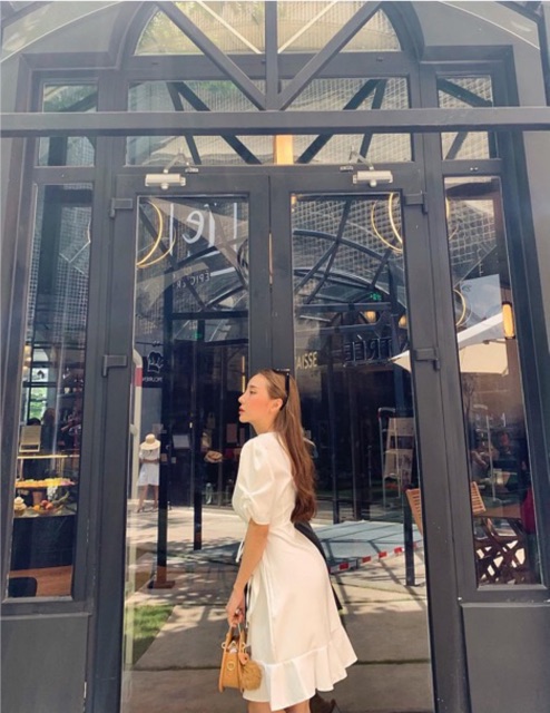 Đầm trắng cổ V đắp tà | BigBuy360 - bigbuy360.vn