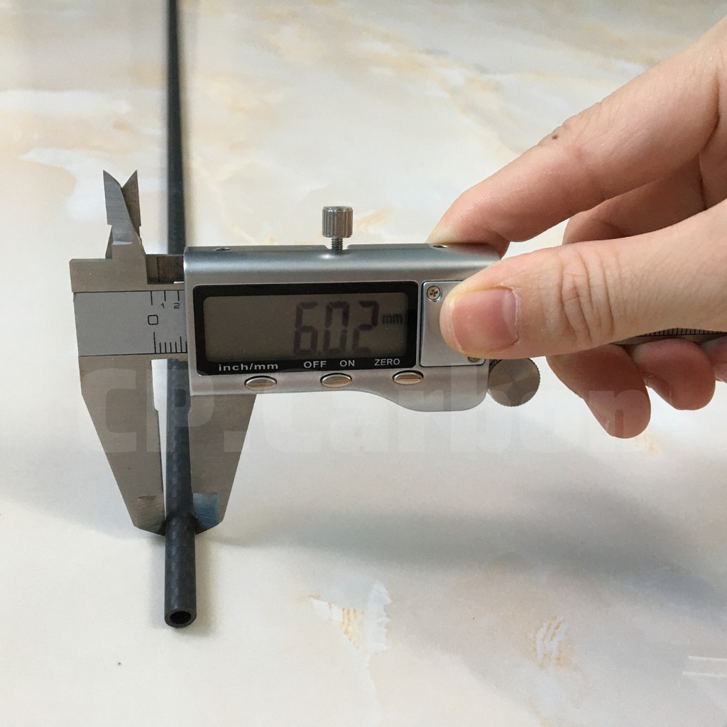 Ống Carbon 3K rỗng dài 1 mét đường kính ngoài 6mm, đường kính trong 4mm dùng gia cố máy bay, làm diều...