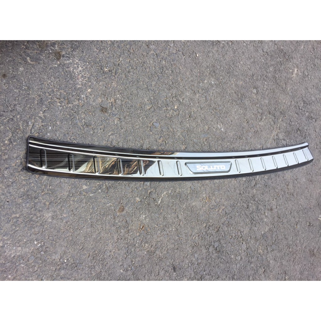 Ốp bậc cốp ngoài xe Soluto 2018-2019 2020 2021 2022 2023 - mẫu titan