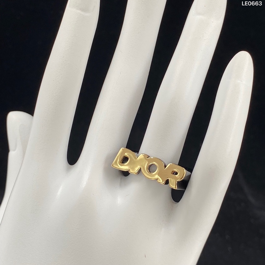 Nhẫn Thời Trang Dior Có In Chữ Phiên Bản Cùng Xu Hướng Thời Trang Đẹp Tinh Tế