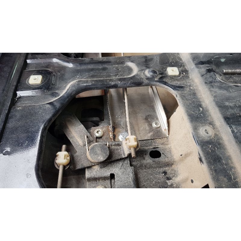 Khóa bửng sau ranger 2016>2022