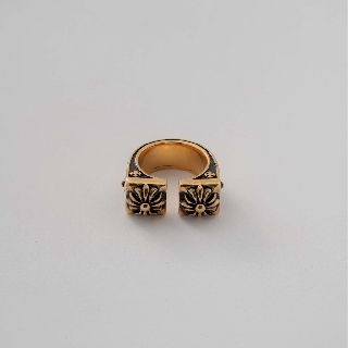 nhẫn chữ u vàng chrome heart