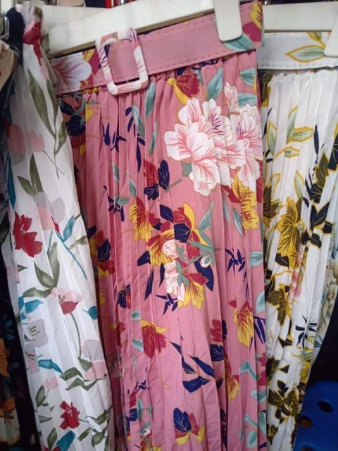 Chân váy dáng dài xòe hoa ly đẹp | BigBuy360 - bigbuy360.vn