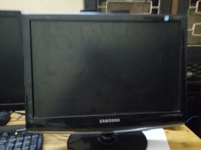 Màn hình Sam Sung 19in lỗi nhẹ như hình | BigBuy360 - bigbuy360.vn