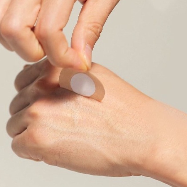 Miếng dán che đầu ngực dành cho nam Glammoment For Men Skin Fit Cover Patch Nipple Band hộp 60 miếng