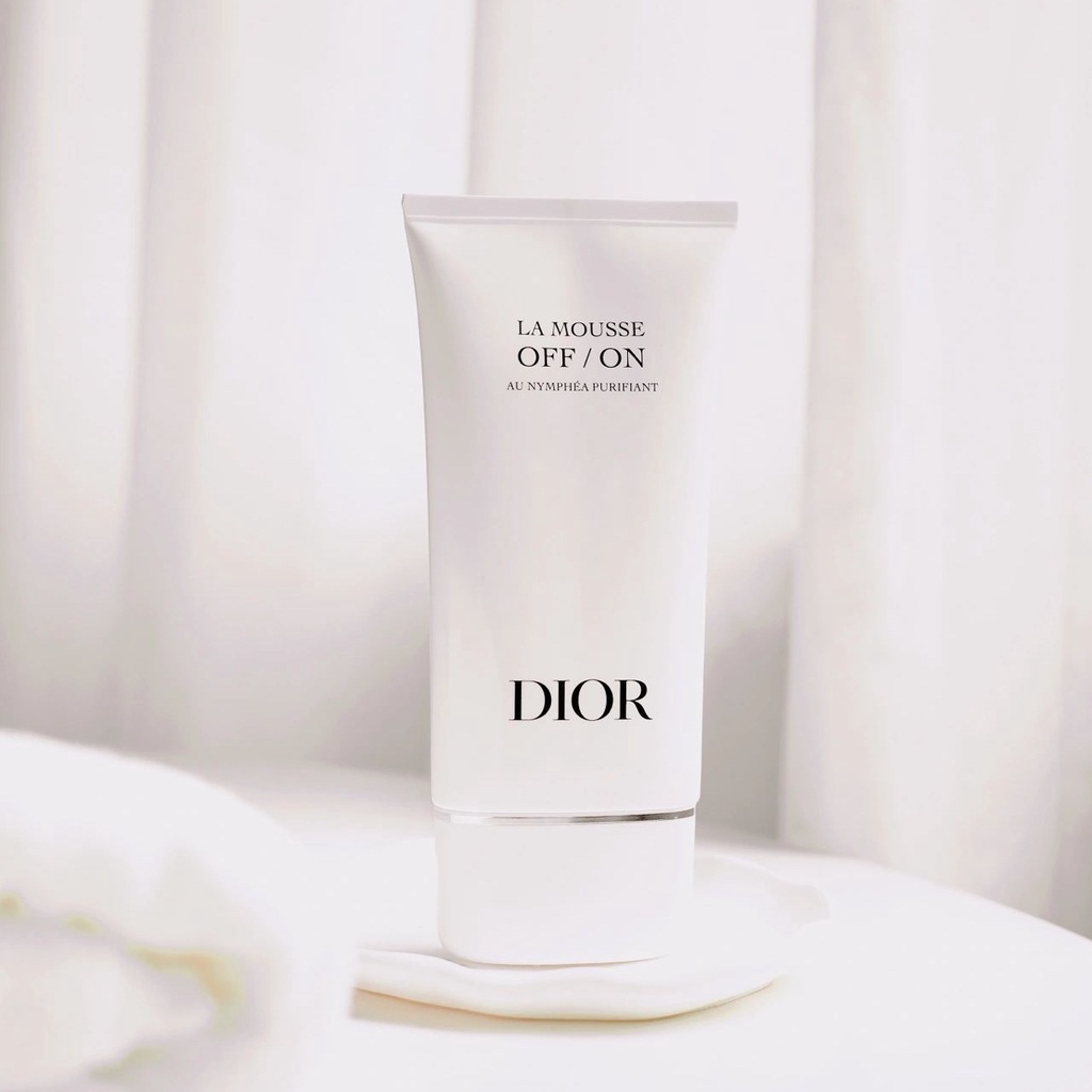 Sữa Rửa Mặt Nước Hoa Lily Thương Hiệu Dior 150ml