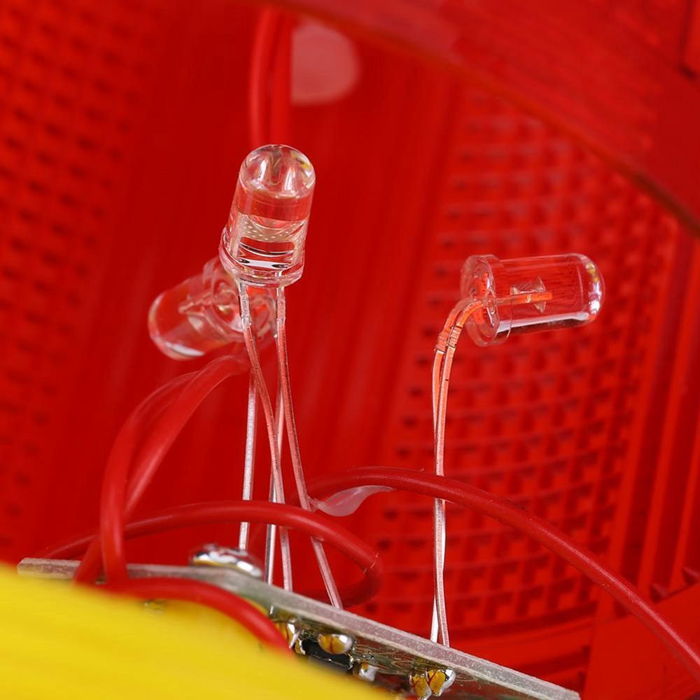 Đèn LED cảnh báo hiệu giao thông sử dụng năng lượng mặt trời xoay được