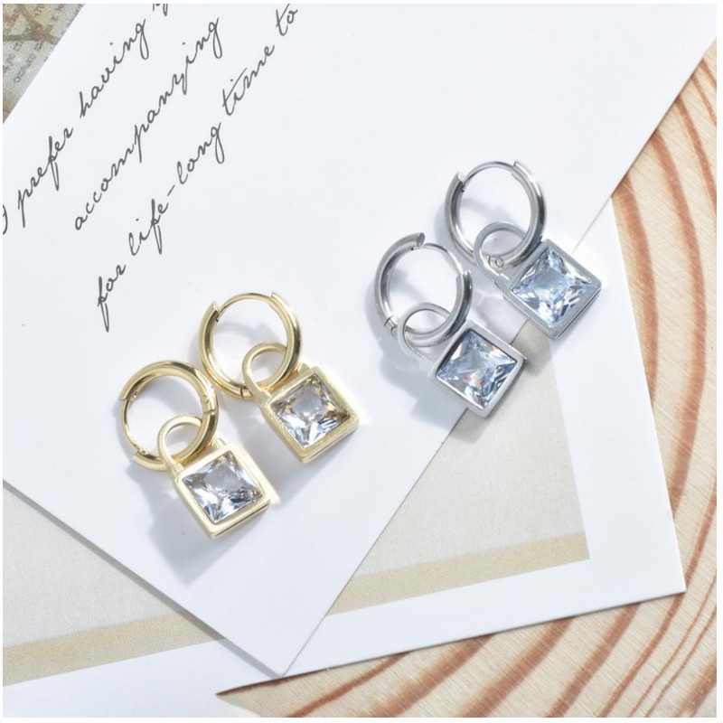 Bông Tai Titan Ko Han Rỉ Khoen Tròn Tòn Ten Đá Nhân Tạo Hình Vuông TT 4060