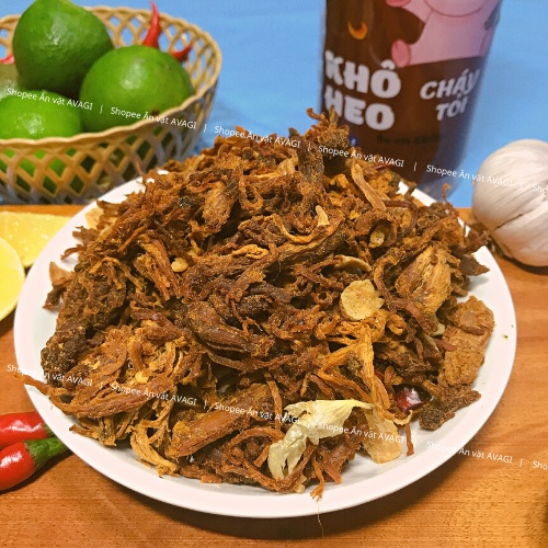 Khô heo, khô lợn cháy bơ tỏi 300g (cay vừa) đồ ăn vặt AVAGI vừa ngon vừa rẻ | BigBuy360 - bigbuy360.vn