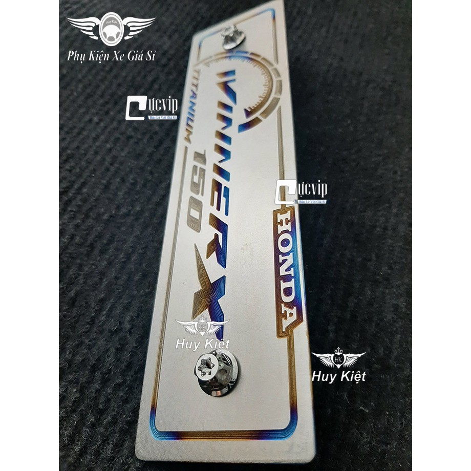 Bảng Tên Winner X Titan (Mẫu Titan Khò) Kèm 2 Ốc Salaya MS3854