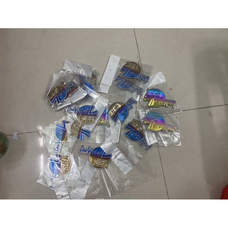 Tem titan leovince kích thước 7x9cm màu giao ngẫu nhiên