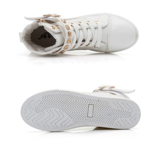 Giày sneaker nữ cá tính