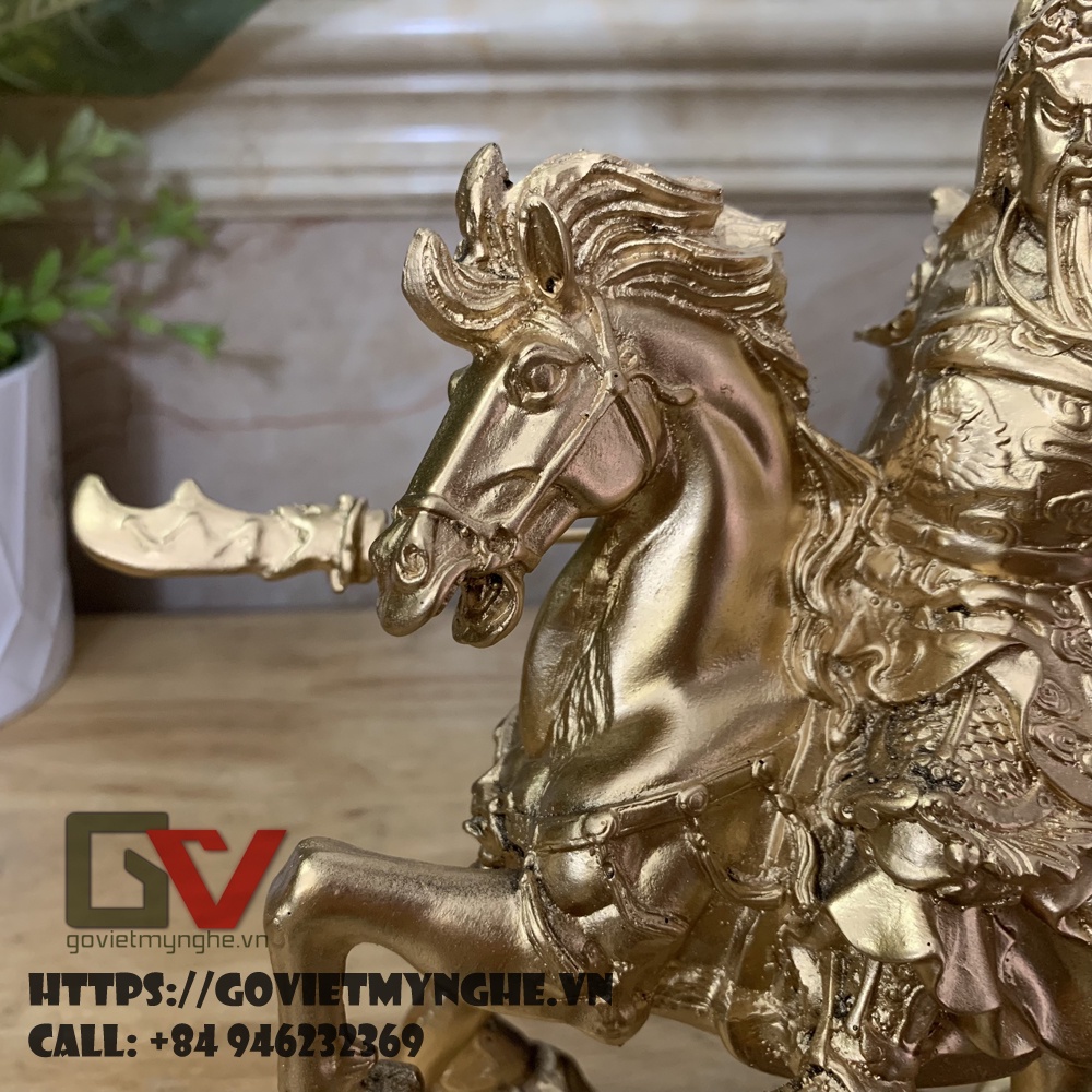Tượng đá trang trí Quan Công phong thuỷ - Quan Công cầm đao cưỡi ngựa - Dài 25cm - Màu nhũ đồng