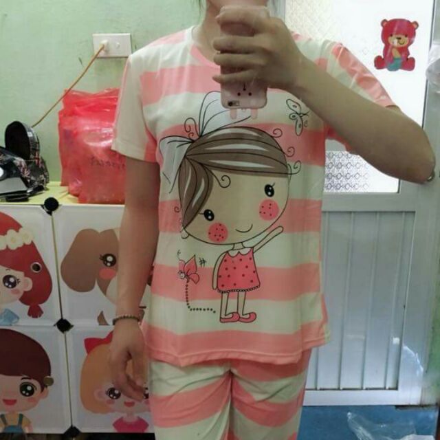 Mình đang bán combo bộ quần áo mặc ở nhà.chất cotton mát mịn,dầy dặn.nên from cực chuẩn.Hàng bao chất.Không xù,không bai