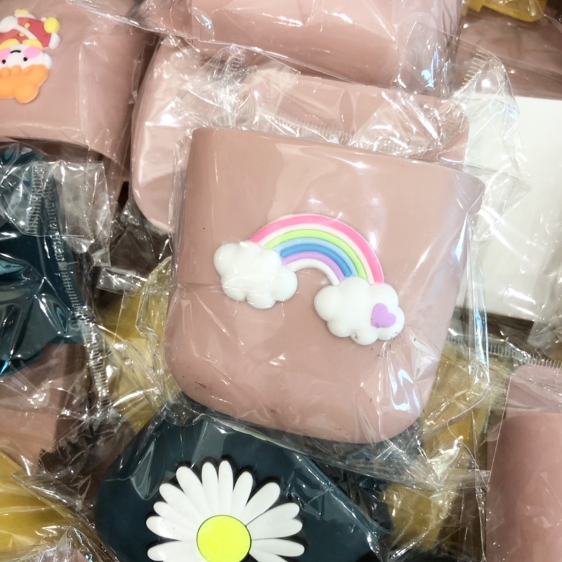 Giá dán tường đựng điều khiển tivi, điều hoà, điện thoại, ốp điện thoại dán tường hoạ tiết 3D dễ thuơng