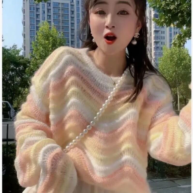 Áo Sweater Cổ Tròn Dáng Rộng Họa Tiết Kẻ Sọc Màu Sắc Tươi Tắn Thời Trang Thu Đông 2022